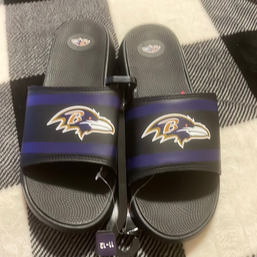Men’s Brand New Baltimore Raves Flip Flops Size 11-12 (L) Baltimore Ravens logo